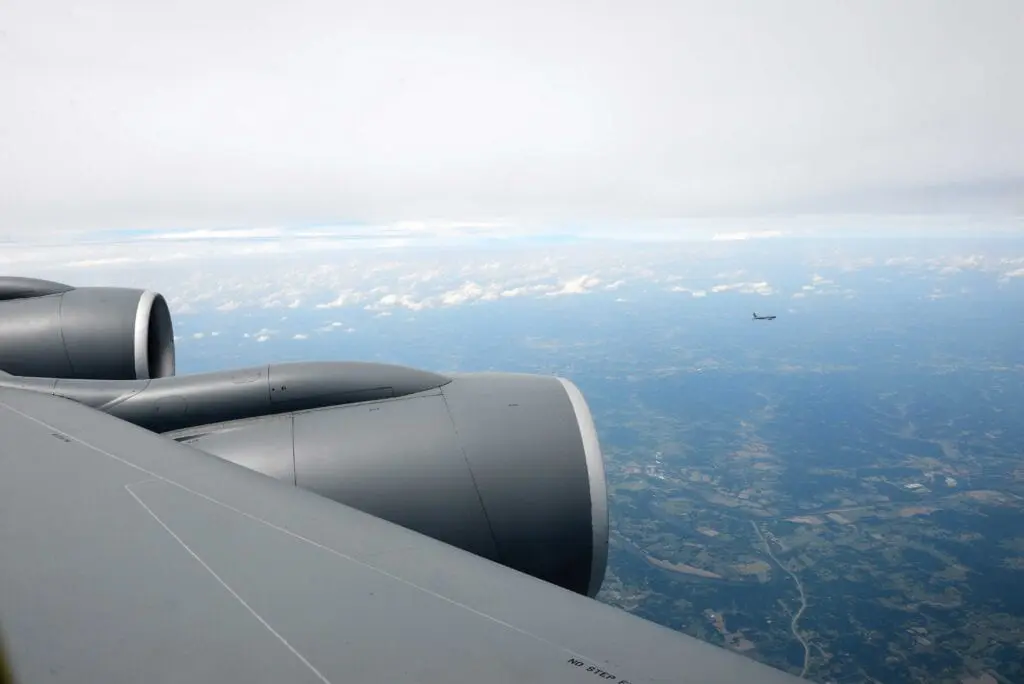 A view of the wing and the sky from an airplane.